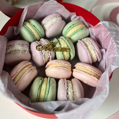 Набор Макарон на день Матери в Sweet Caprice по цене 2999 ₽