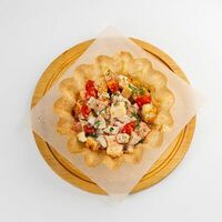 Салат с курицей, сыром и томатами в Вареник