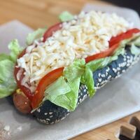 Хот-дог Цезарь (цветная булочка) в Пекарня и Пицца