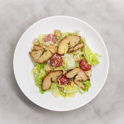 Салат Цезарь с цыпленком гриль в Bonape по цене 589 ₽