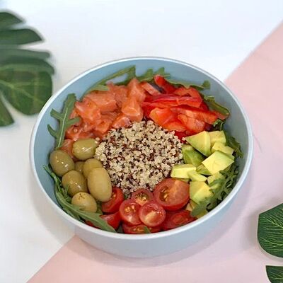 Fitness-боул с киноа и лососем в Pokemania по цене 1119 ₽