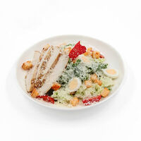 Цезарь с курицей в Max Food Center