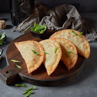 Изи чебуреки с говядиной в Изи Паб по цене 695 ₽