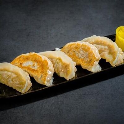 Гёдза ручной лепки со свининой в Yellowfin by Bluefin по цене 590 ₽