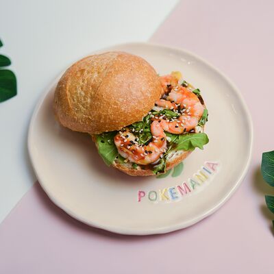 Австрийский завтрак с креветками и гуакамолев Pokemania по цене 699 ₽