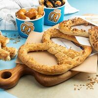 Логотип Auntie Anne-s