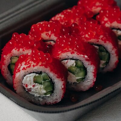 Калифорния икуру в Sushi Iva по цене 457 ₽