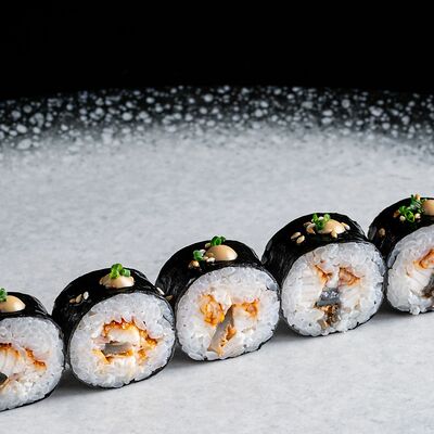 Ролл с угрем в Lucky fish по цене 320 ₽