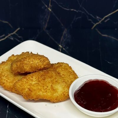 Жареный сулугуни с брусничным соусом в Кафе сон у моря по цене 350 ₽