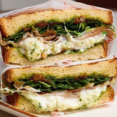 Сэндвич с прошутто и страчателлой в Лицей по цене 950 ₽