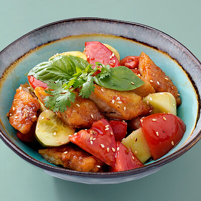 Салат с хрустящей курочкой и овощами в Yappi по цене 499 ₽