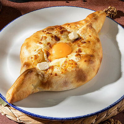 Хачапури по-аджарски в Джонджоли по цене 630 ₽