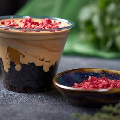 Десерт шоколадно-ореховый с хурмой в Поль Бейкери по цене 265 ₽