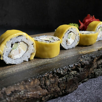 Ролл Чикен чеддер в Может суши? по цене 499 ₽