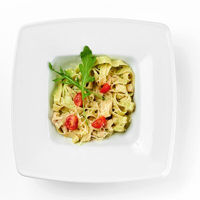 Паста с куриным филе и соусом песто в Кофеин по цене 450