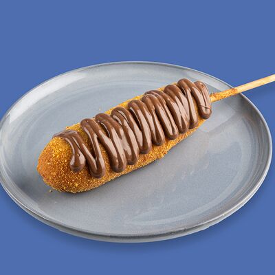 Корн-дог сырный со сладким соусом Нутеллой в Chuga по цене 350 ₽