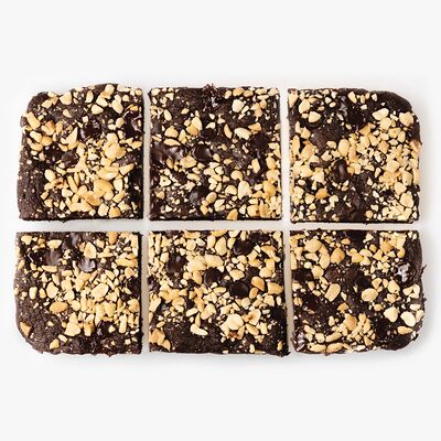 Брауни с арахисом и соленой карамелью в Brave goodies по цене 280 ₽