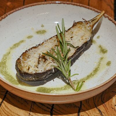 Запечённые баклажаны с пармезаном в Rekki Pizza & Cocktail Bar по цене 590 ₽