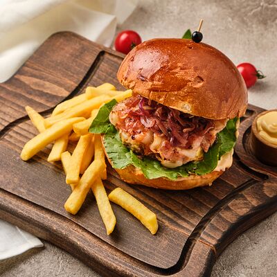 Бургер от шефа в Casa Trattoria по цене 870 ₽