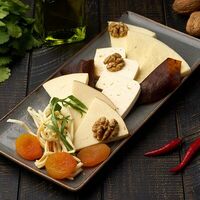 Тарелка фермерских сыров в Колхида Palace