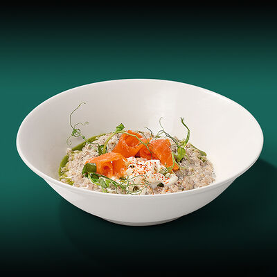 Зеленая гречка с копченым лососем и страчателлой в Нияма по цене 529 ₽