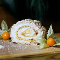 Меренговый рулет Манго-маракуйя в ИТЛЕ Стейк-кафе Halal