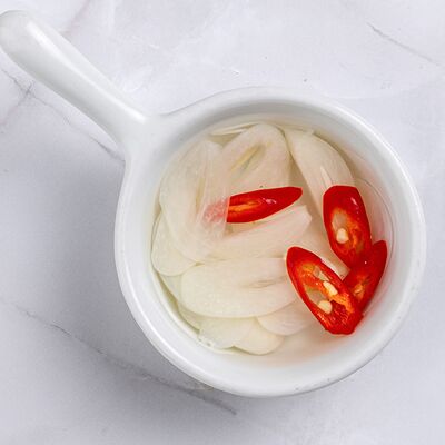 Чесночный уксус с чилив Pho Tuk Tuk по цене 40 ₽