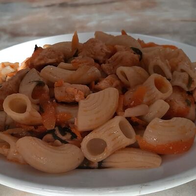 Макароны с поджаркой из курицы в Домашняя кулинария по цене 350 ₽