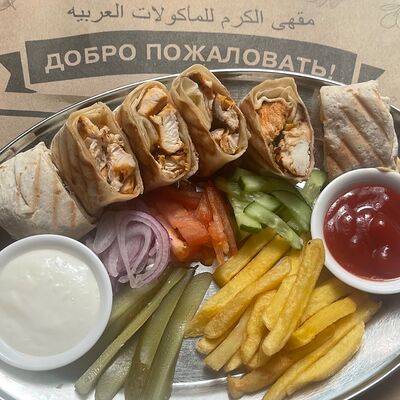 Чикен ролл Арабия в Кафе Аль-карамарабская кухня по цене 750 ₽