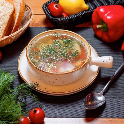 Уха из волжской осетрины и судака в Золотая прага по цене 975 ₽