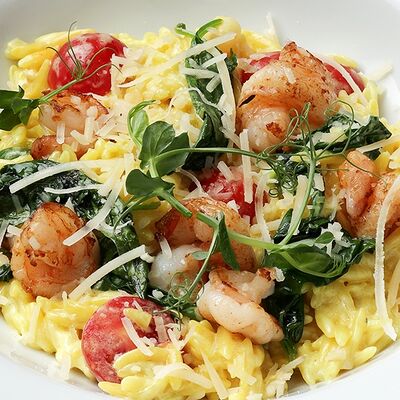 Сливочная паста орзо с креветками в Максимилианс по цене 890 ₽