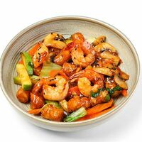 Картошка с креветками и овощами вок в Pho Me
