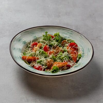 Цезарь с курицей в КафеАллея по цене 600 ₽