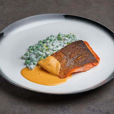 Жареная форель в соусе берблан в МОСТ бистро по цене 1150 ₽