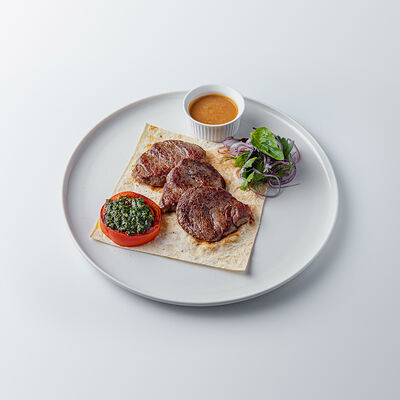 Медальоны Филе-миньон с перечным соусом в VASILCHUKI Chaihona №1 по цене 1350