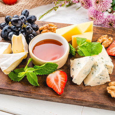 Сырная тарелка в MANANA по цене 690