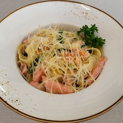 Паста с лососемв Марсель кафе-кондитерская по цене 928 ₽