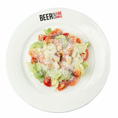 Цезарь с курицей в Beer & Fire Grill по цене 547 ₽