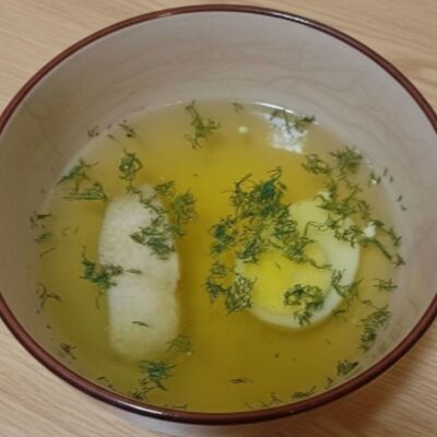 Куриный бульон с курицей и яйцомв Сбалансированные тарелки по цене 490 ₽