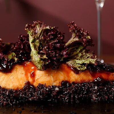 Стейк из лосося с чёрным рисом в Квартира 98 по цене 1100 ₽