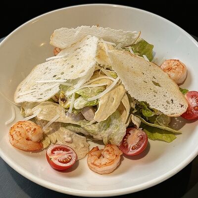 Цезарь с креветкамив Винегрет по цене 590 ₽