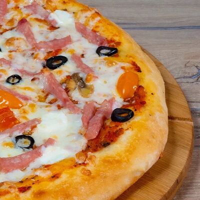 Пицца Ветчина с грибамив Киндер по цене 650 ₽