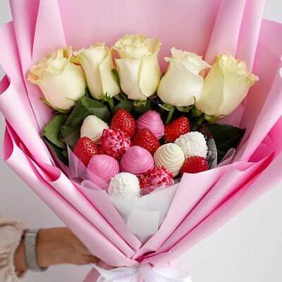Букет из клубники в шоколаде и белой розой #162 в SOK - клубника в шоколаде по цене 5490 ₽
