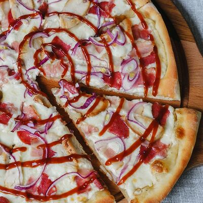 Пицца Барбекю 25см в Панда Бистро по цене 621 ₽