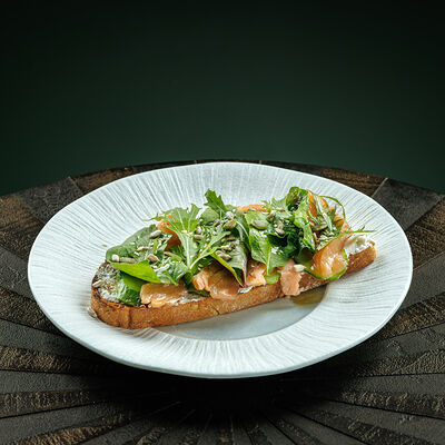 Брускетта с форелью в Артхаус по цене 620 ₽