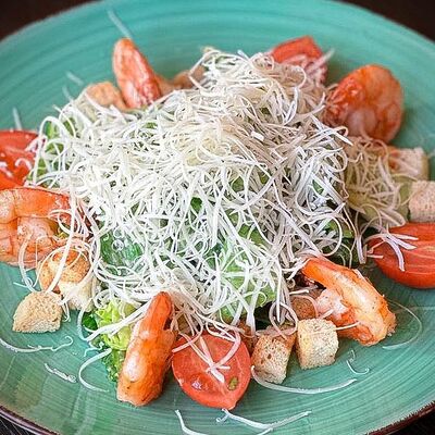 Салат Цезарь с креветками в Навруз по цене 690 ₽