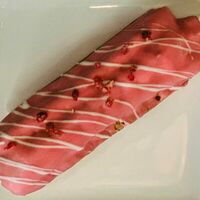 Эклер клубничныйв Ava Restafe