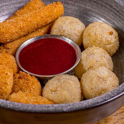 Сырные снеки в панировке в The Rocket Bar по цене 590 ₽