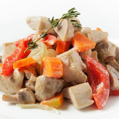 Фирменная курица с овощами в Фитнес меню по цене 535 ₽