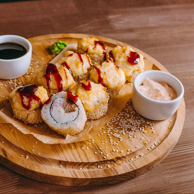 Запечённый ролл с угрем и крабомв Monsterpizzz по цене 713 ₽